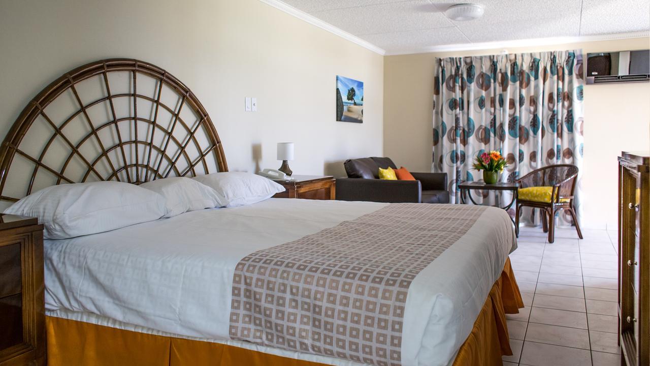 La Quinta Beach Resort Palm Beach Bagian luar foto